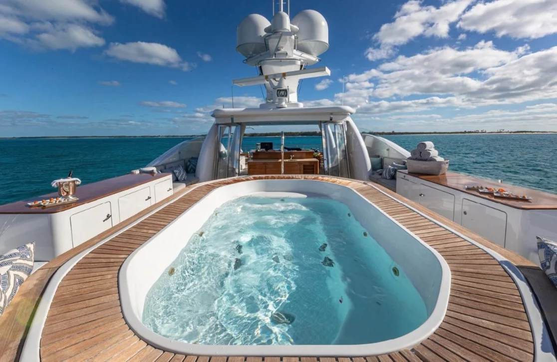 An image of Lind yacht