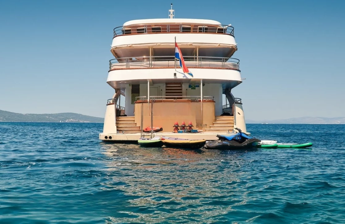 An image of Queen Eleganza yacht