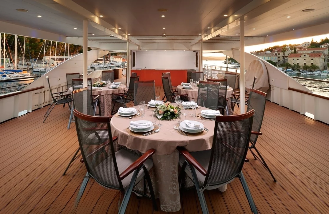 An image of Queen Eleganza yacht