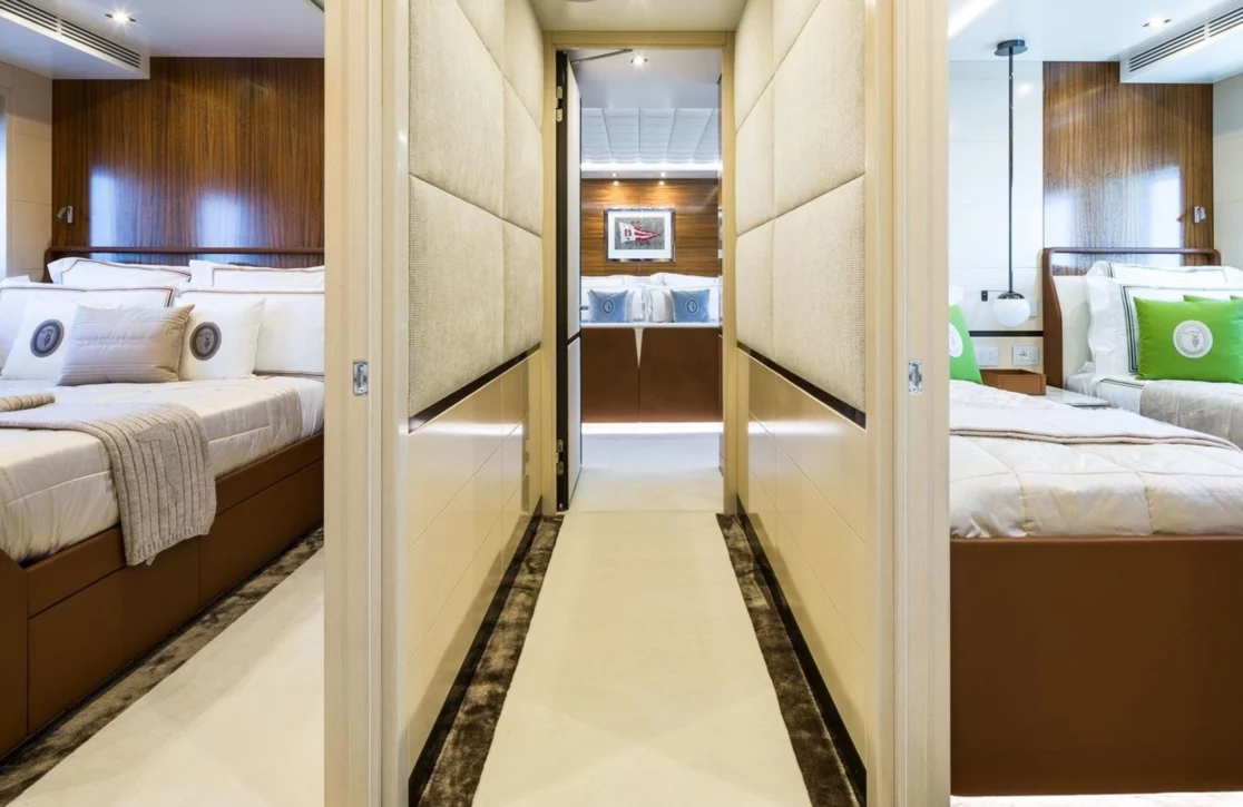 An image of Spring yacht