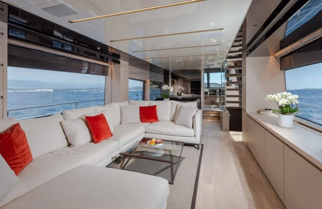 An image of Regine Of Cannes yacht