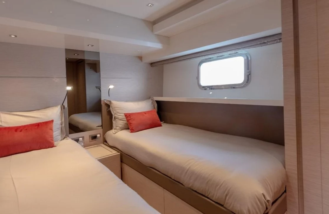 An image of Regine Of Cannes yacht