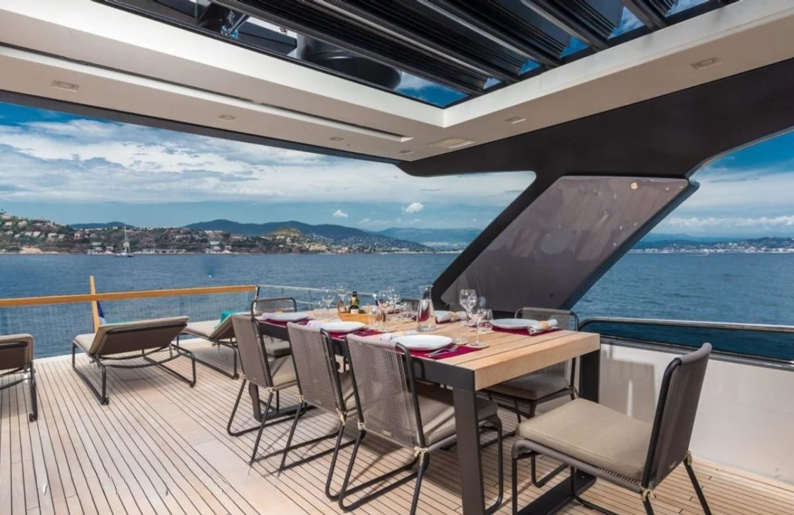 An image of Regine Of Cannes yacht