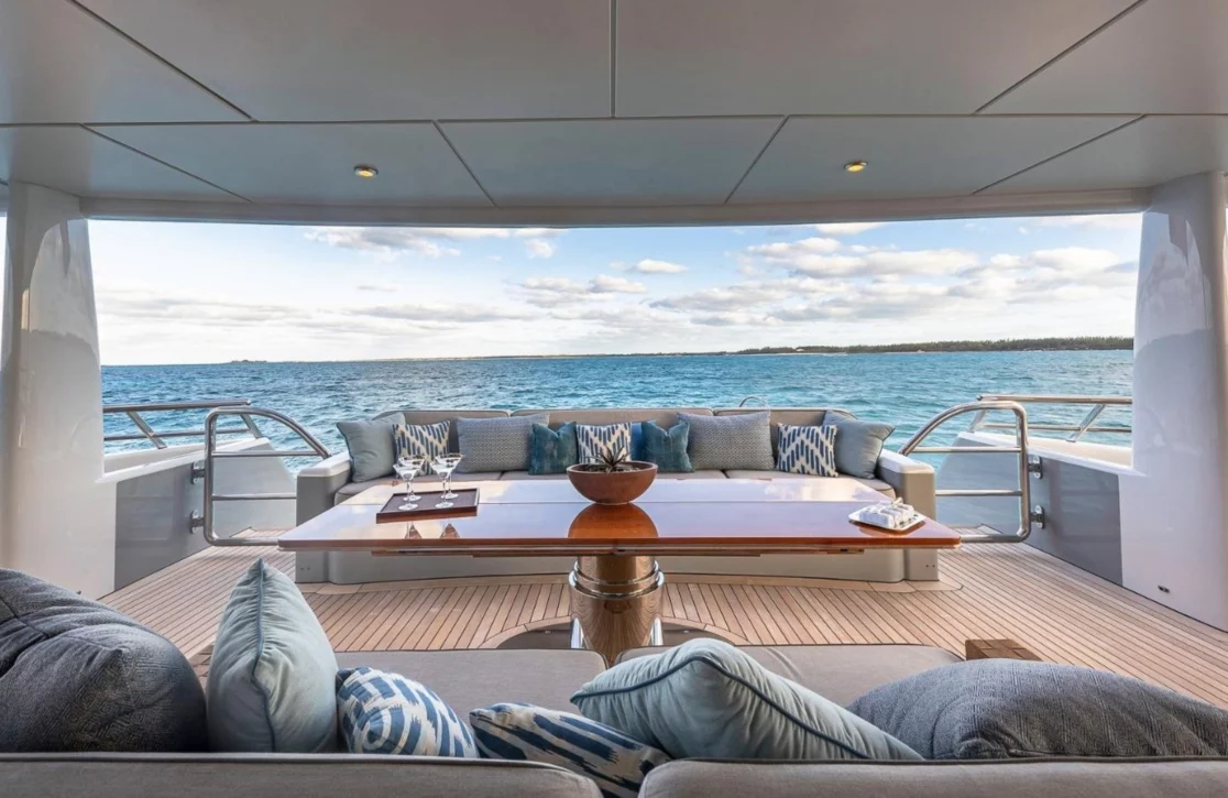 An image of Lind yacht