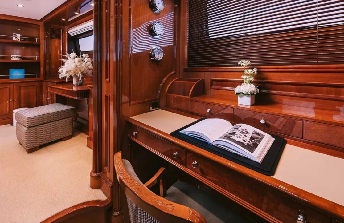 An image of Oak yacht