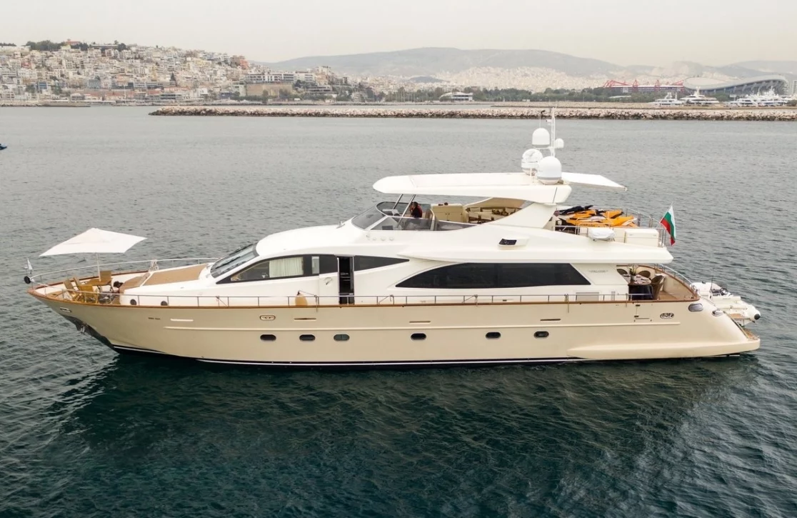 An image of Star Link yacht