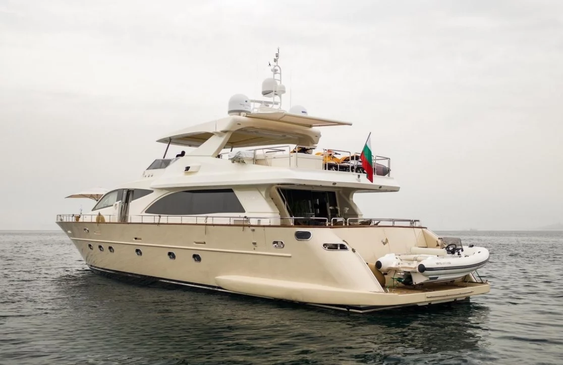 An image of Star Link yacht