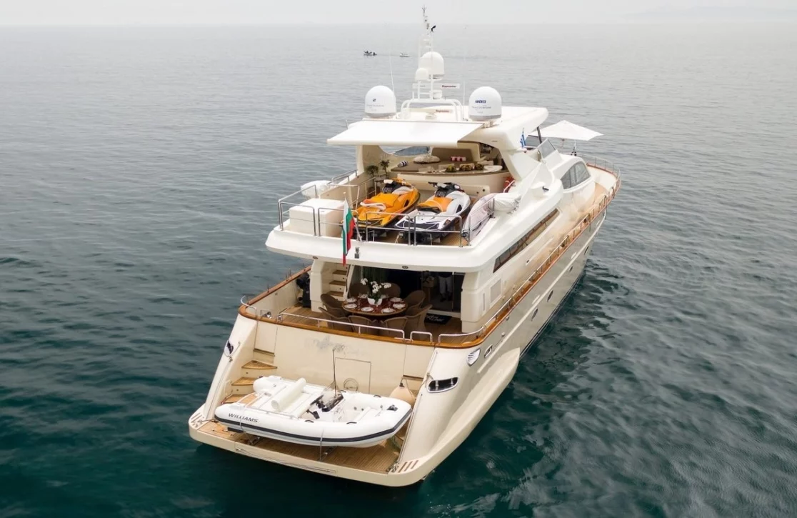 An image of Star Link yacht
