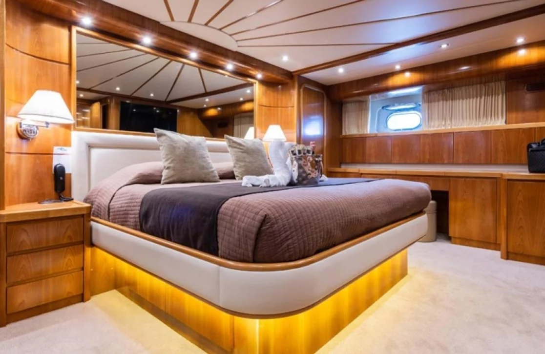An image of Star Link yacht