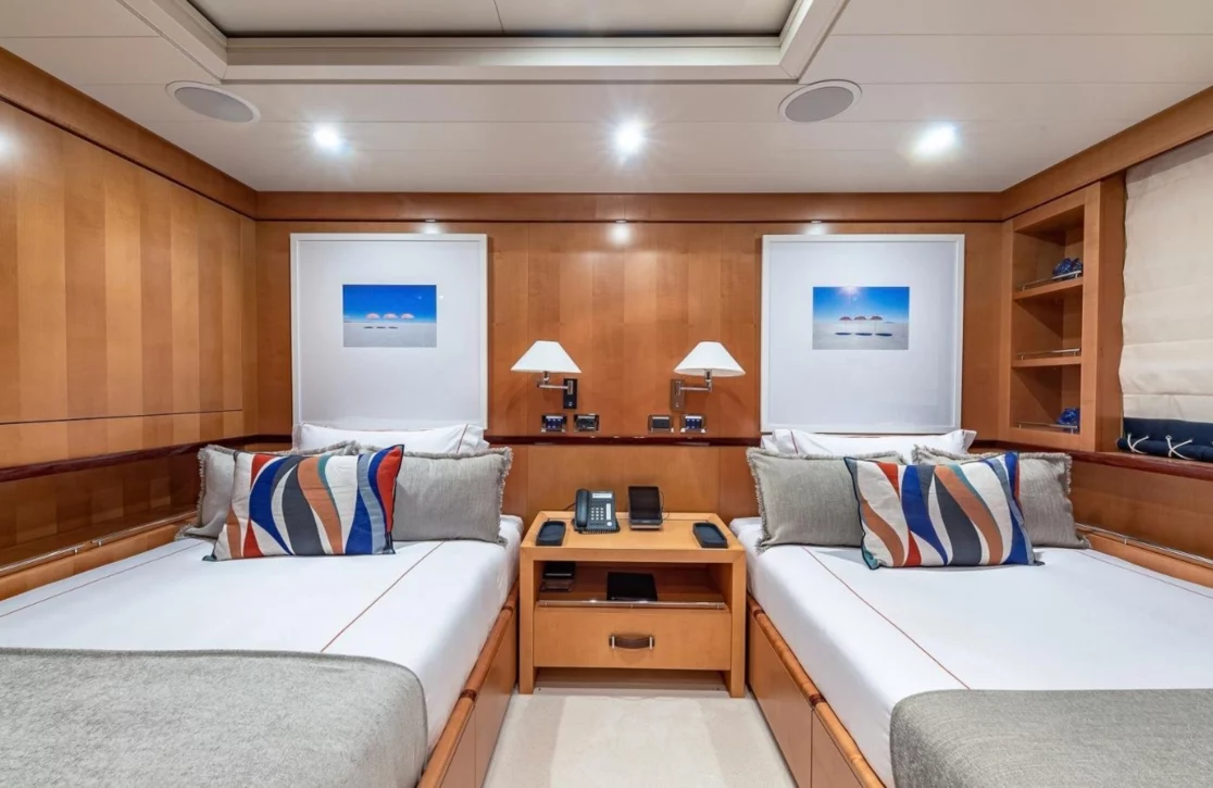 An image of Lind yacht