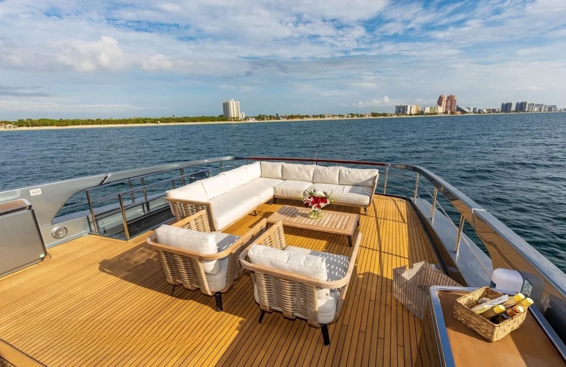 An image of Tasty Waves yacht