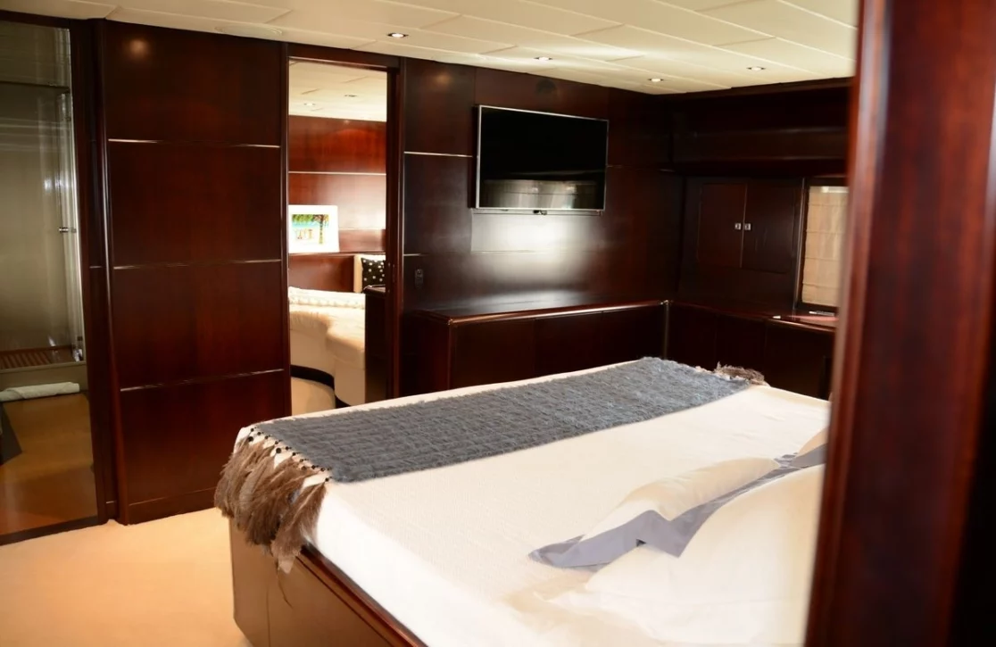 An image of Tender To yacht