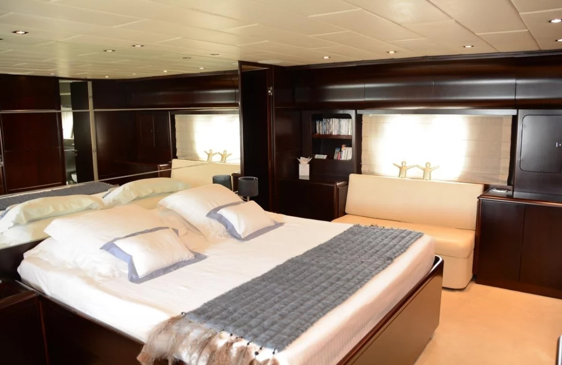 An image of Tender To yacht