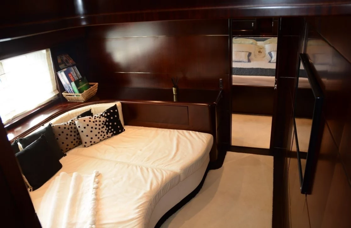 An image of Tender To yacht