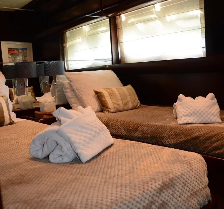 An image of Tender To yacht