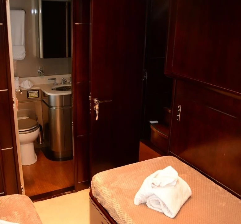 An image of Tender To yacht