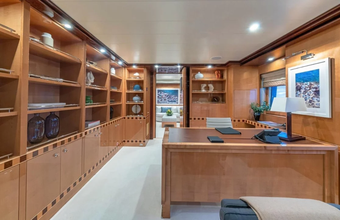 An image of Lind yacht