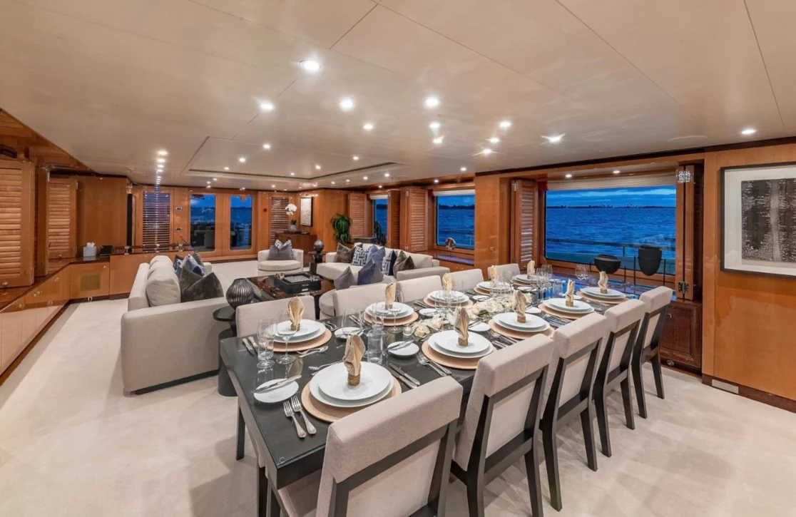 An image of Lind yacht