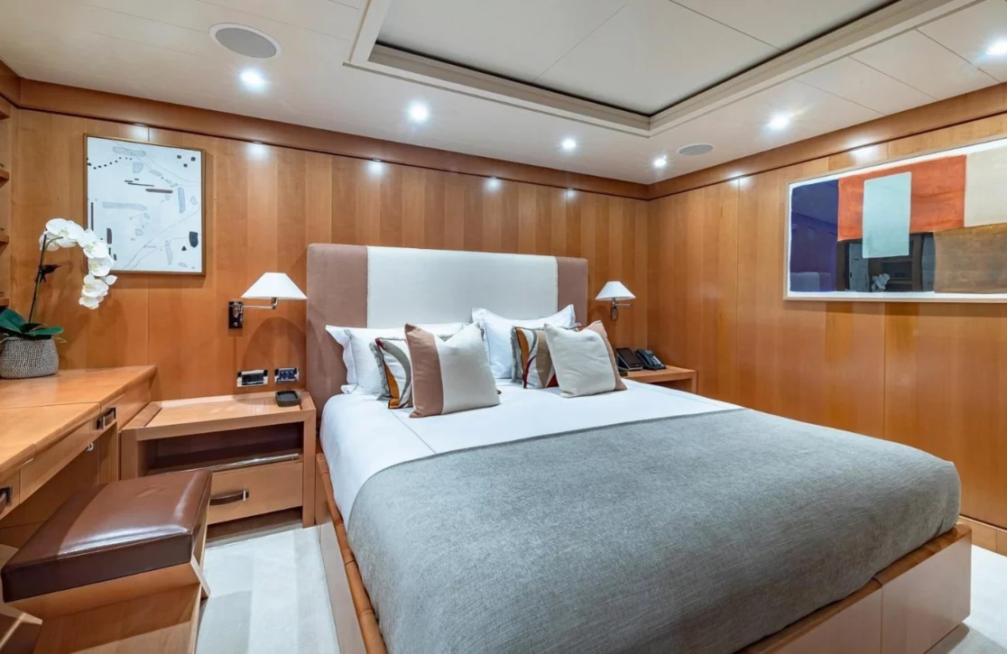 An image of Lind yacht