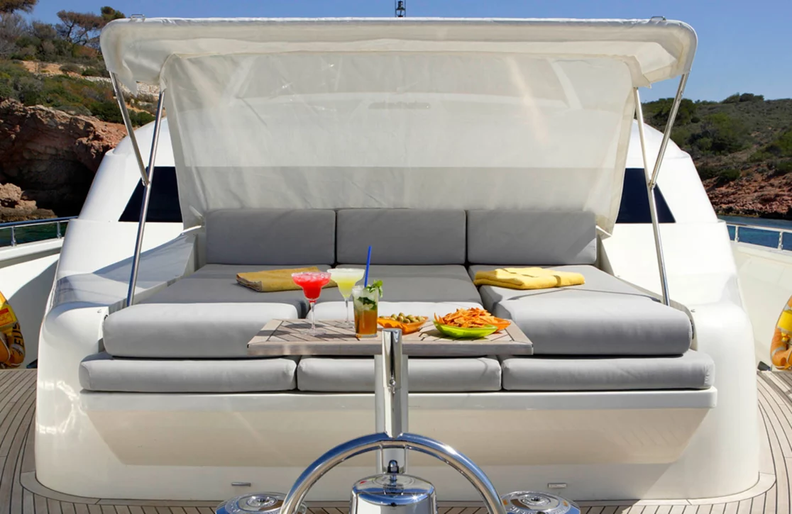 An image of Dragon yacht