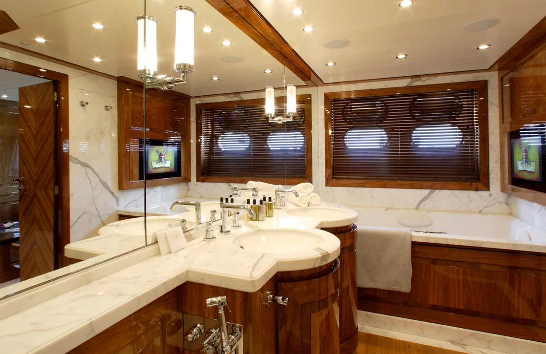 An image of Dragon yacht