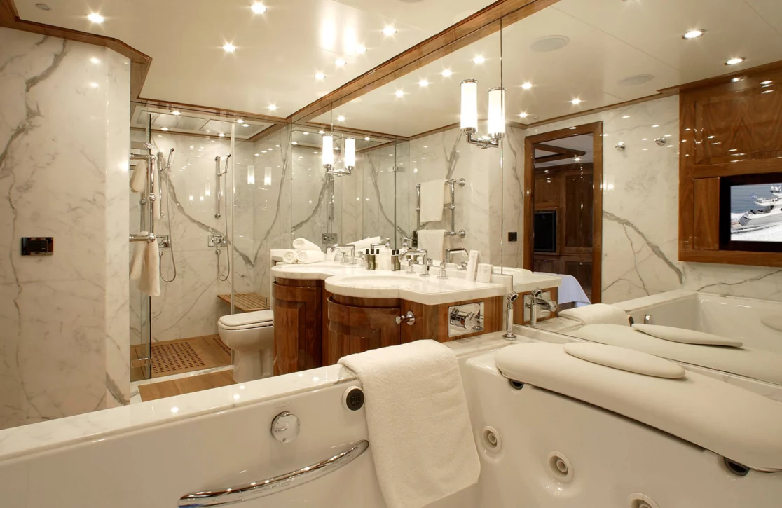 An image of Dragon yacht
