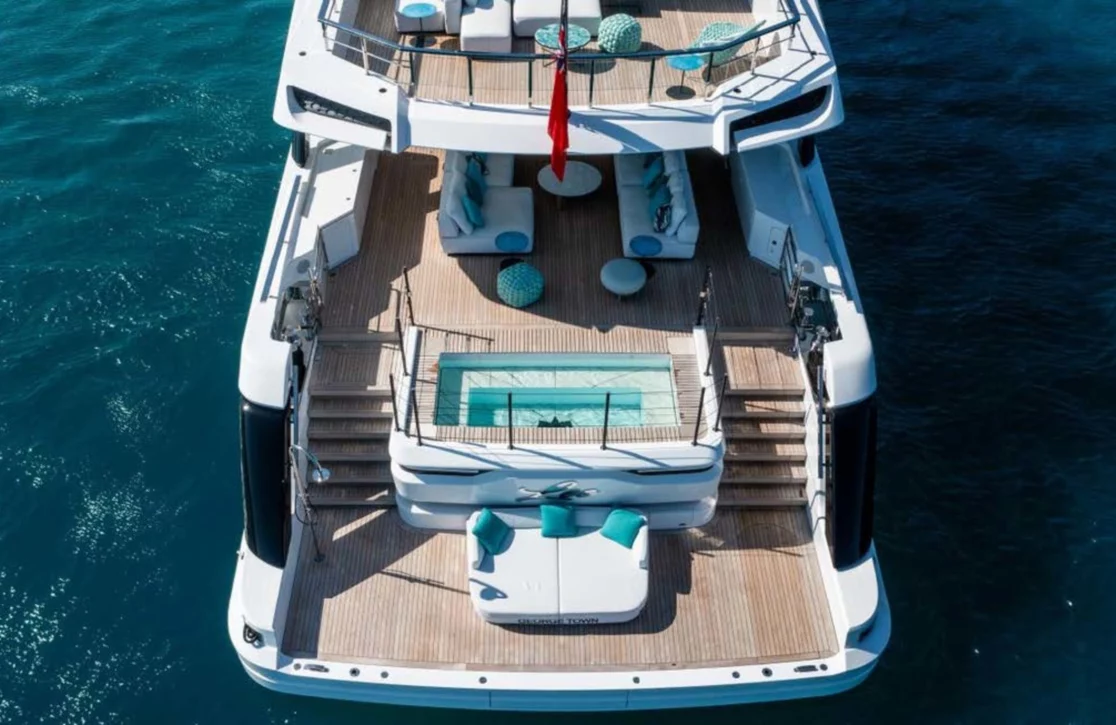 An image of Lee yacht