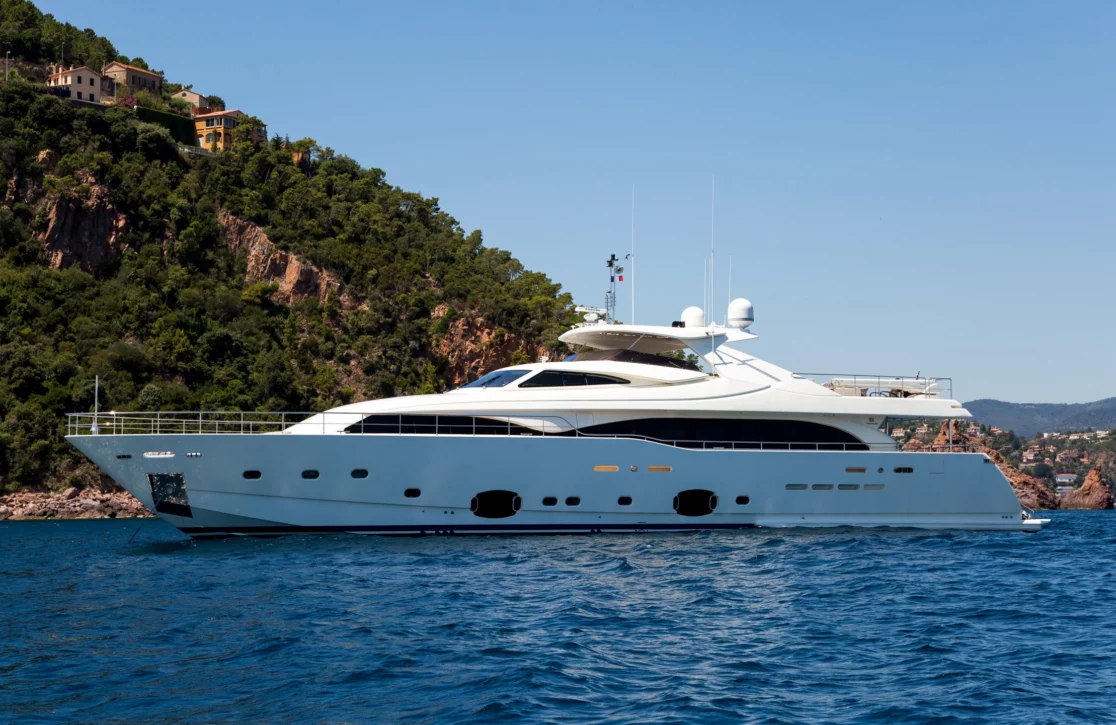 An image of Robusto yacht