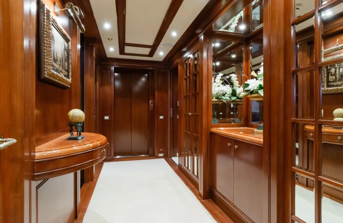 An image of Apogee yacht