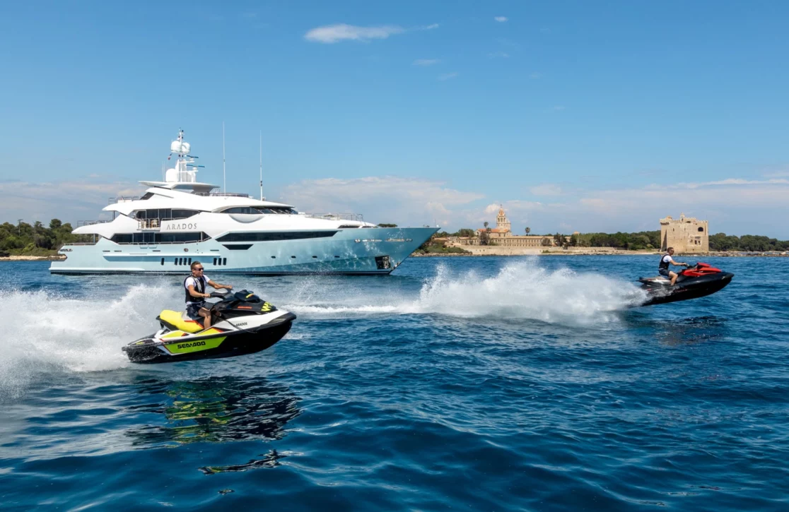 An image of Arados yacht