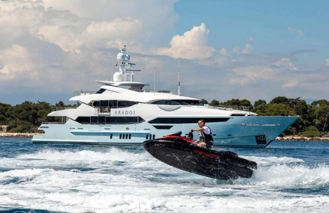 An image of Arados yacht