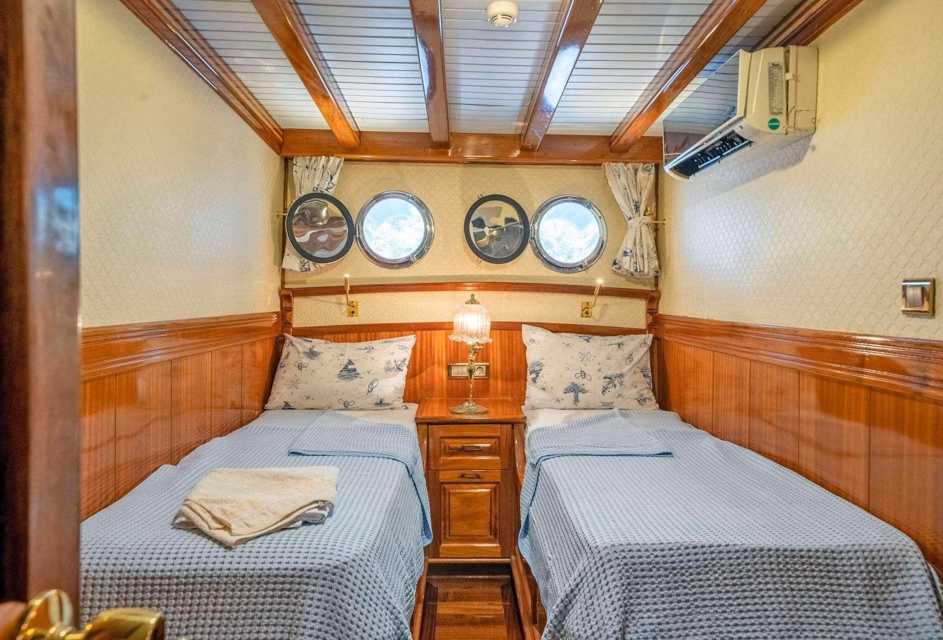 An image of Admiral yacht