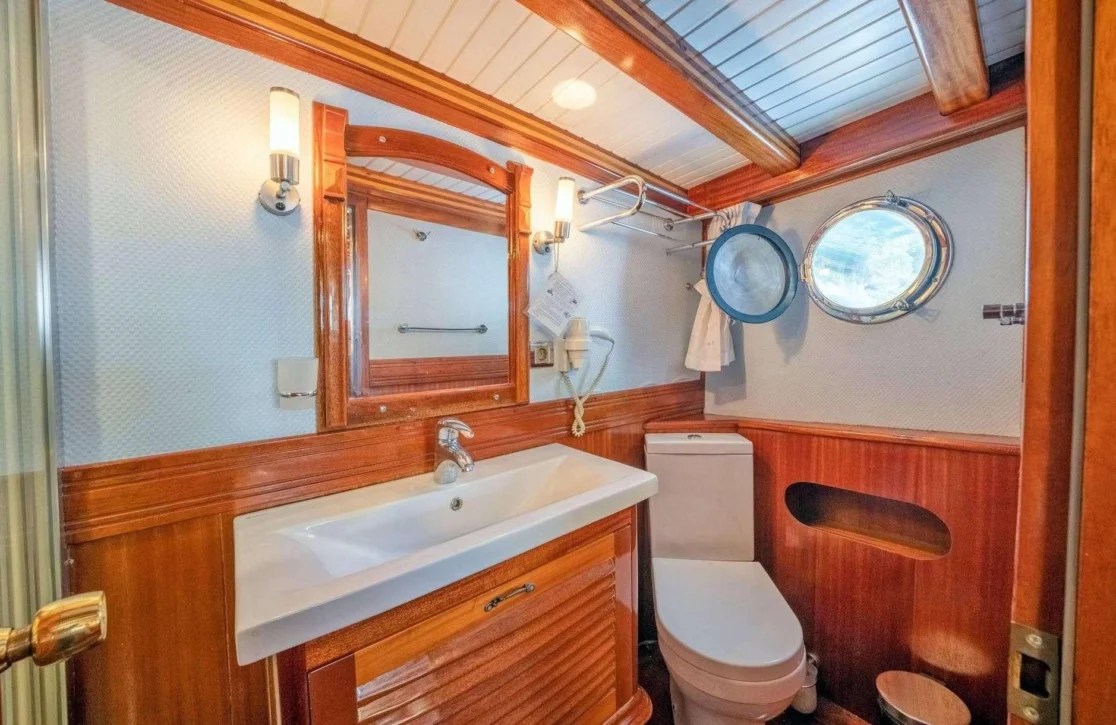 An image of Admiral yacht