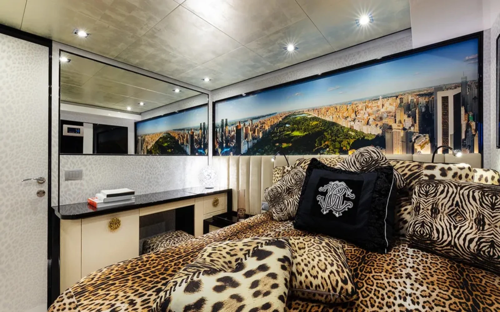 A preview of interior Bedroom cabin