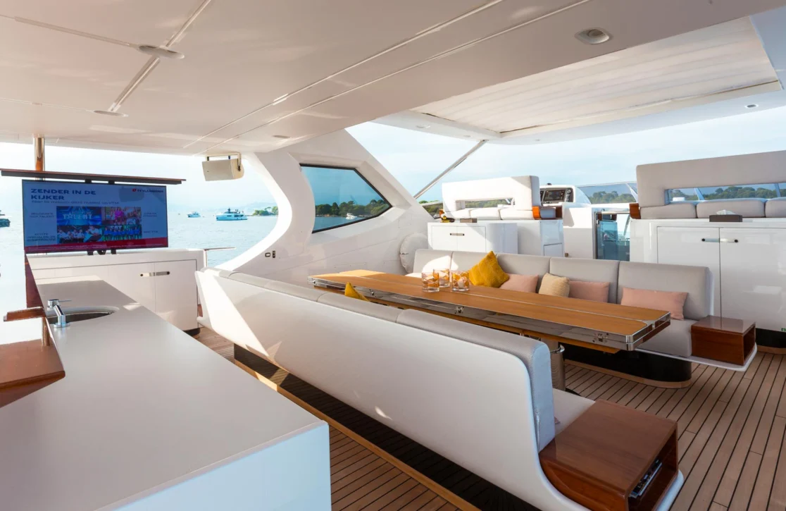 An image of Heed yacht