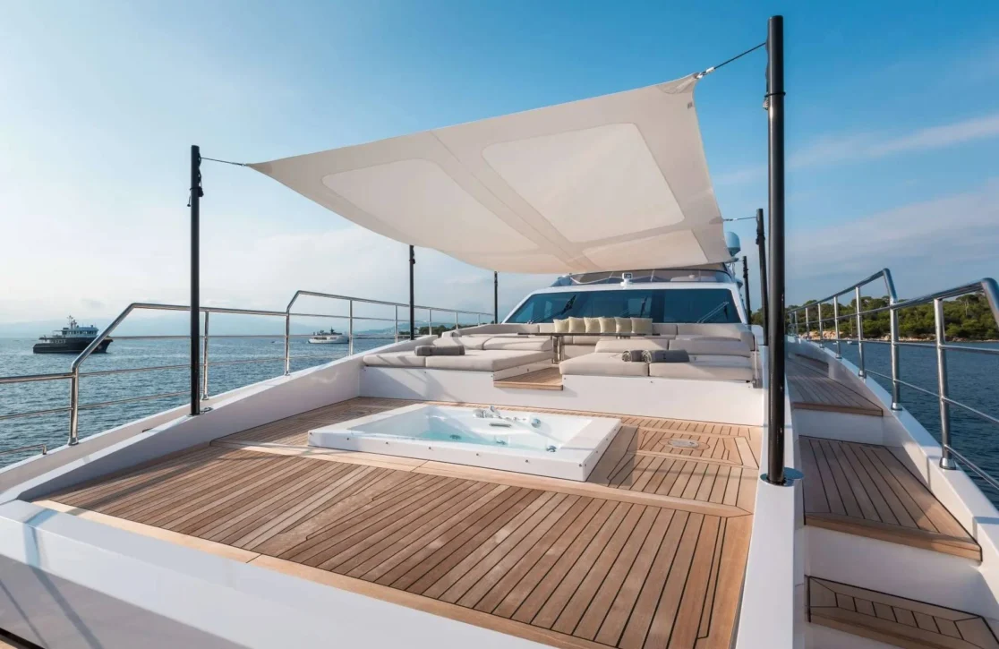 An image of Heed yacht