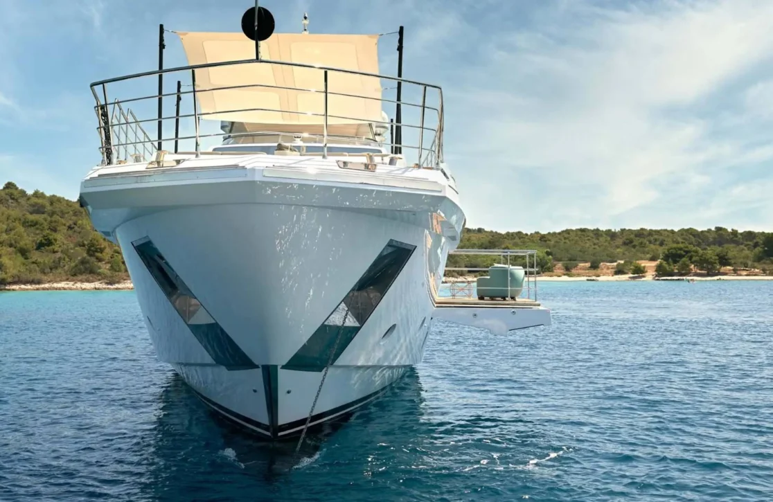 An image of Heed yacht