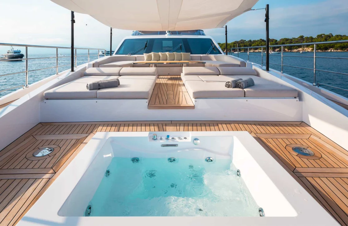 An image of Heed yacht