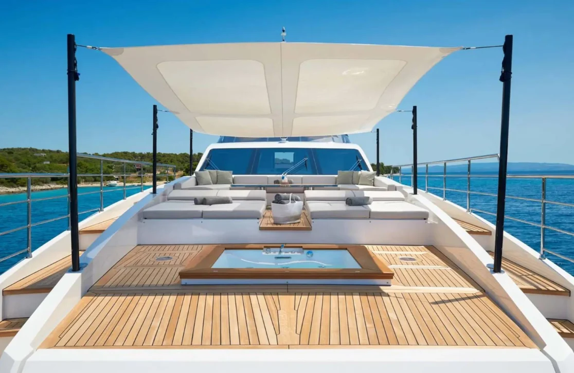 An image of Heed yacht