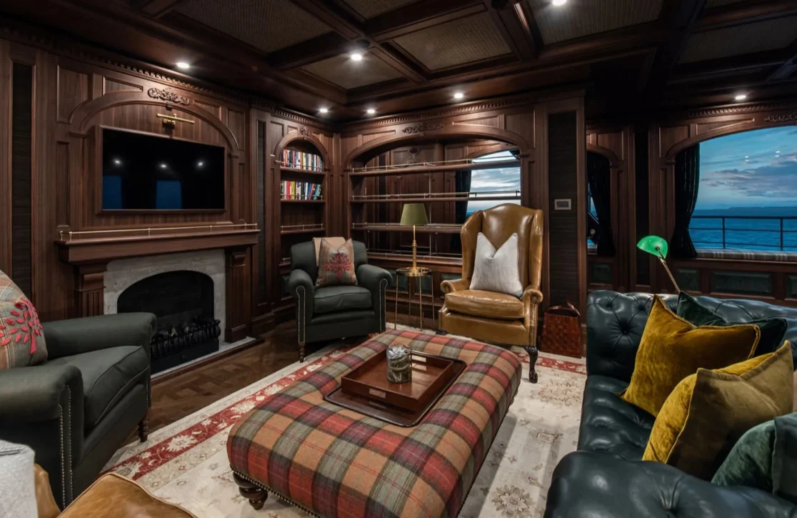 An image of Q yacht