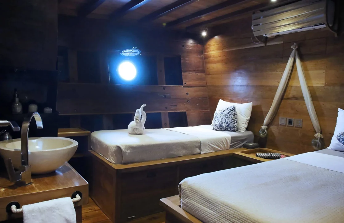 An image of Tiare yacht