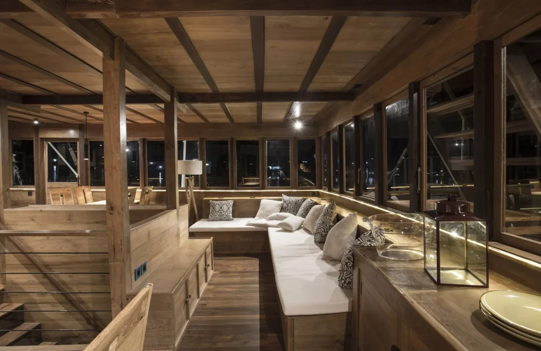 An image of Tiare yacht