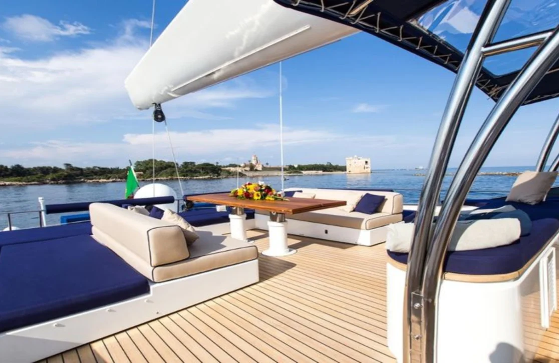 An image of Huitane yacht