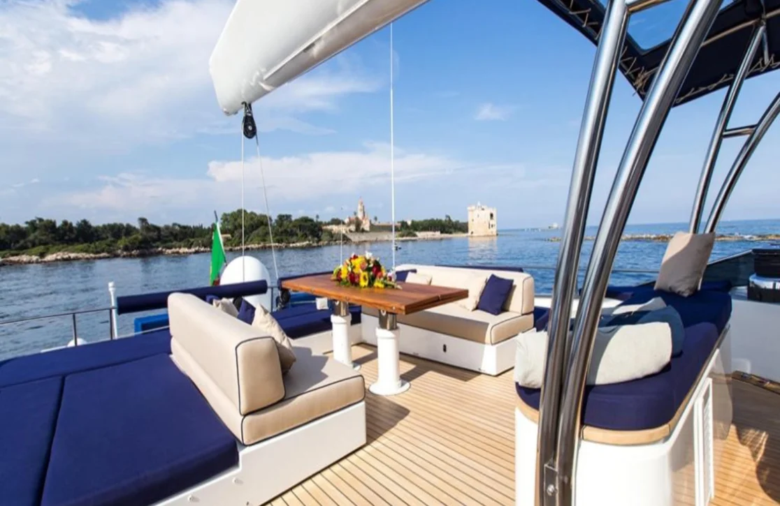An image of Huitane yacht