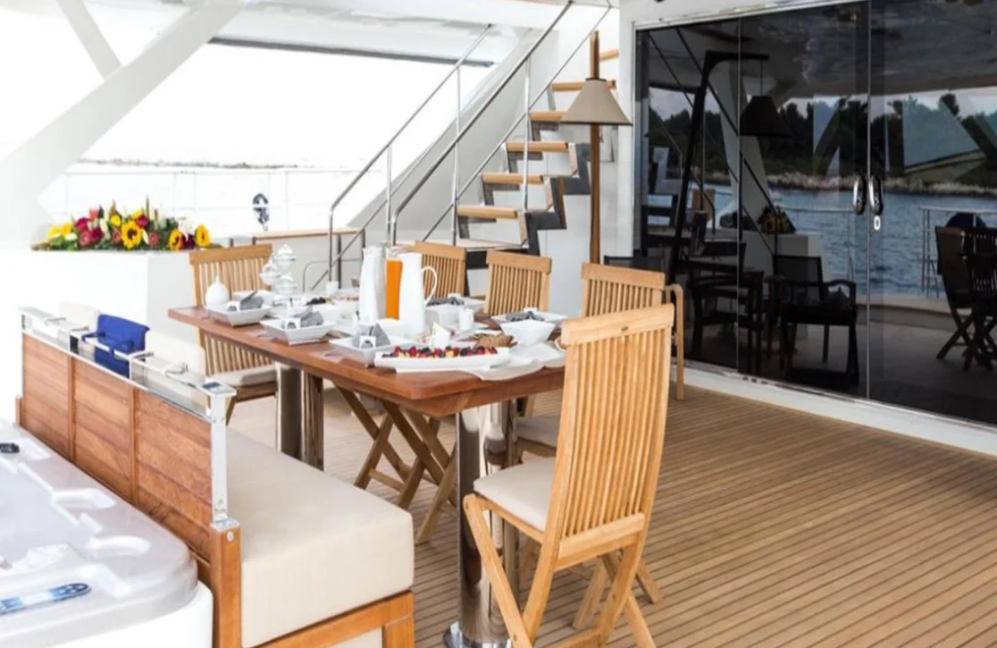 An image of Huitane yacht