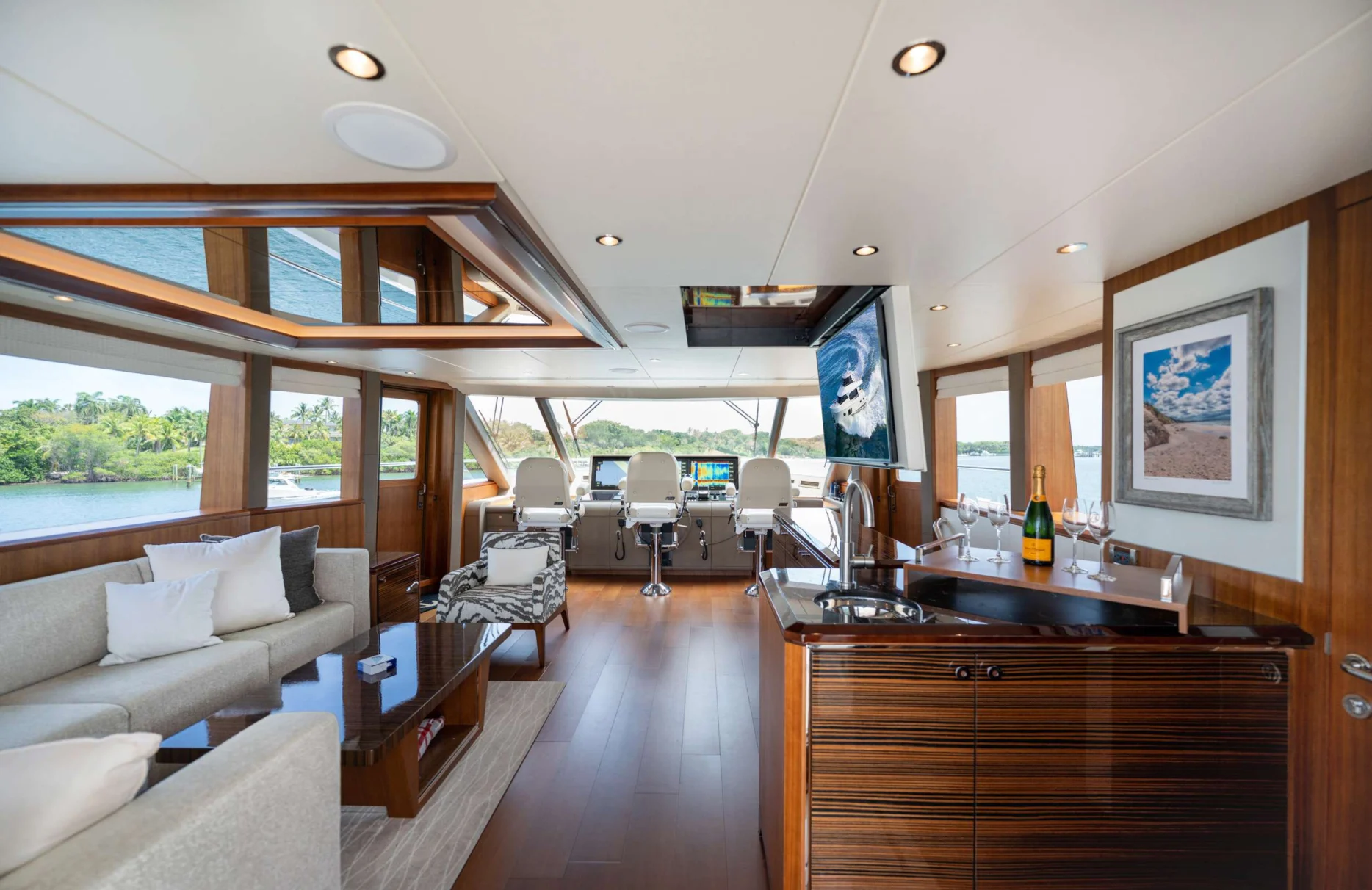 A preview of interior Bridge driving area