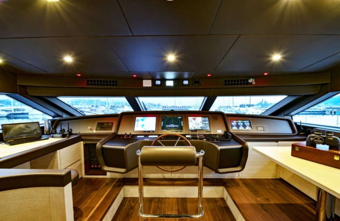 An image of Anything Goes V yacht