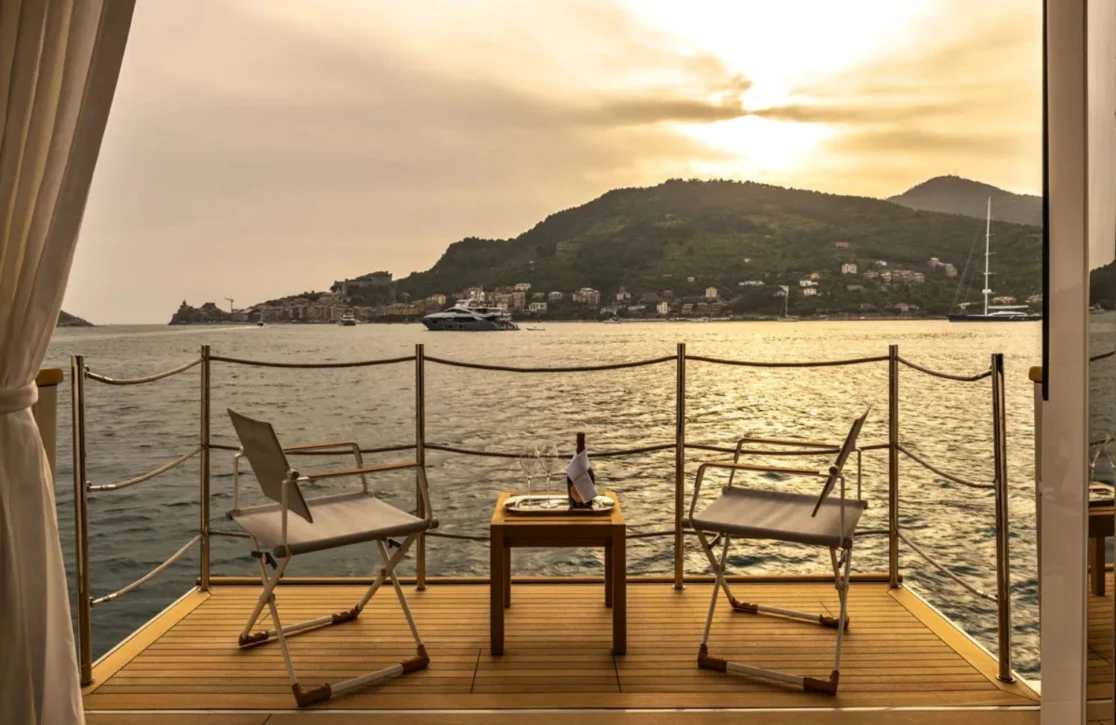 An image of Anything Goes V yacht