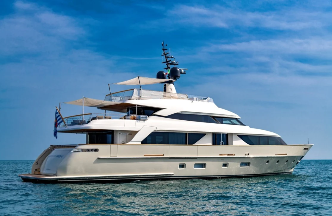 An image of Anything Goes V yacht