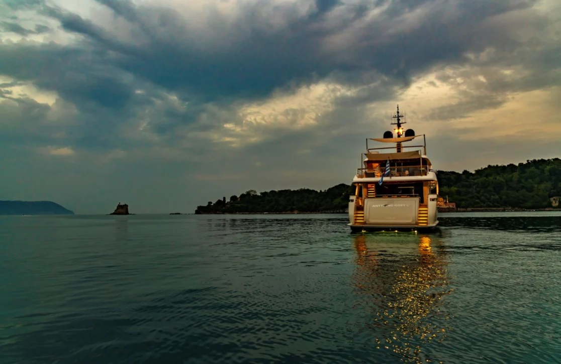An image of Anything Goes V yacht